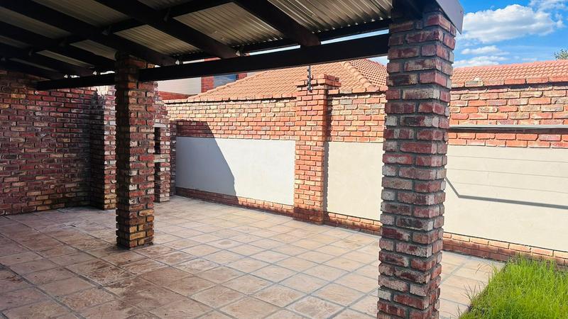 3 Bedroom Property for Sale in Waterval East North West